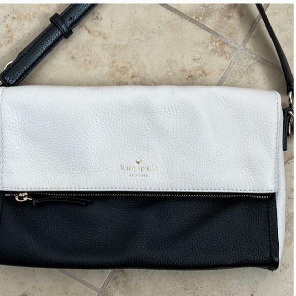 Kate Spade Black and Ivory Cobble Hill‎ Marsala Foldover Crossbody With Dust bag - Picture 7 of 10